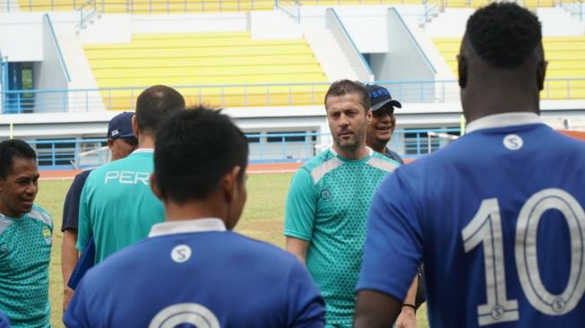 Pelatih Persib Was-was Jelang Leg Pertama Babak 32 Besar Piala Indonesia