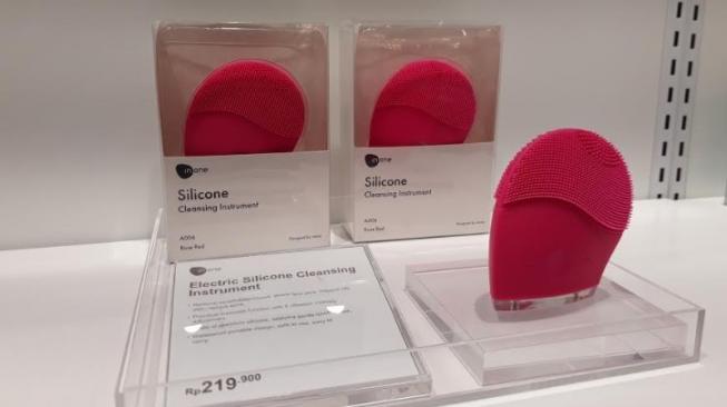 Silicone Cleansing Instrument di Toko In One. (Suara.com/Risna Halidi)