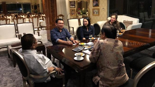 Bikin Ribut, Ahok Bandingkan Veronica dan Puput: Yang Dulu Tak Mau Masak