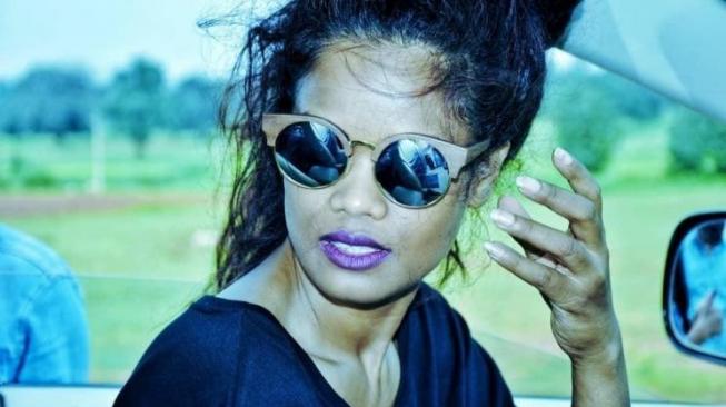 Wajahnya Mirip Rihanna, Model India Ini Ikutan Tenar