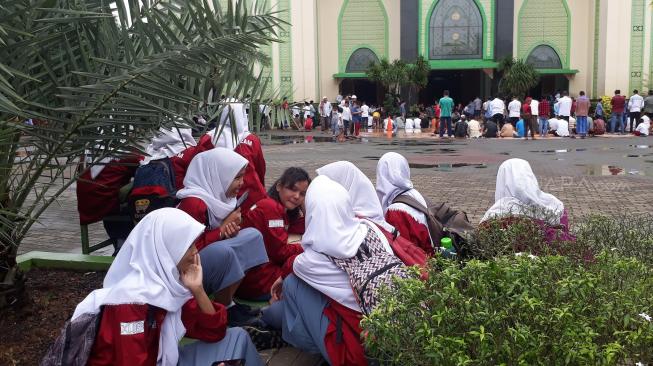 Puluhan Pelajar SMA Diizinkan Guru Tunggu Jokowi di Masjid, Ini yang Dicari