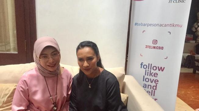 Shahnaz Haque di JT Clinic, Jatinegara, Jakarta Timur pada Jumat (25/1/2019). [Sumarni/Suara.com]