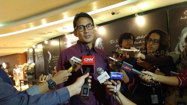 Kisah Sandiaga Uno Lakoni Jurus Bangau Depan Mural Kelamin