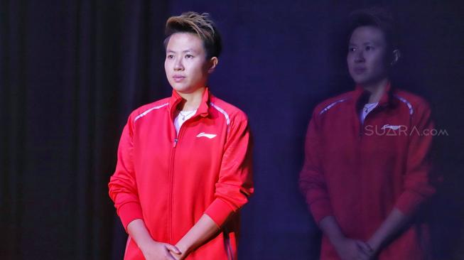 Pebulutangkis ganda campuran Liliyana Natsir atau yang biasa dipanggil Butet saat acara perpisahan dirinya di Istora Senayan, Jakara, Minggu (27/1). [Suara.com/Muhaimin A Untung]