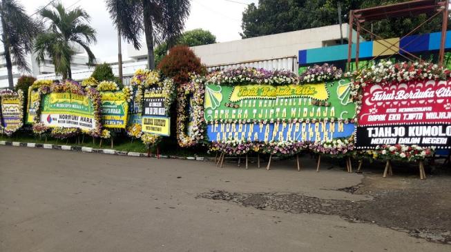 Eka Tjipta Widjaja Wafat, RSPAD Gatot Soebroto Dipenuhi Karangan Bunga