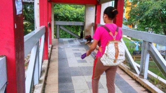 Kerap Tunjukkan Burungnya di JPO, Lelaki Misterius Buat Takut Perempuan