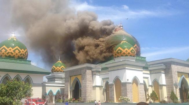 Masjid Agung Belopa di Luwu Terbakar, Bagian Kubah Keluarkan Asap Tebal