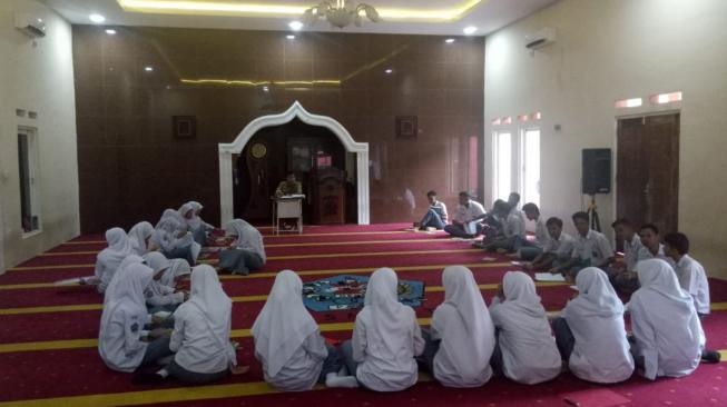 Suasana Islamic Center SMAN 3 Padang yang akan jadi salah satu lokasi kegiatan awal Reuni Perak Ikasmantri 94. [Dok. Panitia]