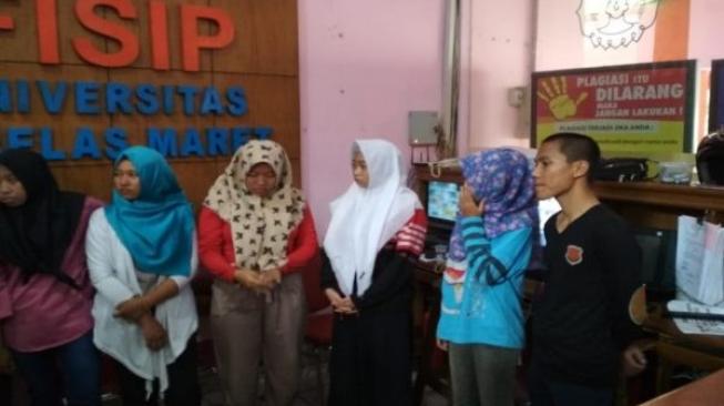 Ditemukan Linglung di Musala UNS, 6 Wanita Berhijab Ini Lupa Nama Sendiri