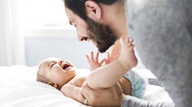 Wajib Baca! Ini Peran Ayah dalam Tumbuh Kembang si Kecil