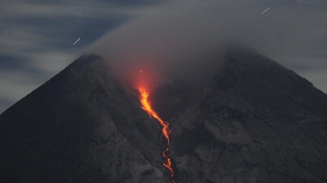 Peneliti: Merapi 19 Kali Alirkan Lava Pijar Sejak Selasa Malam