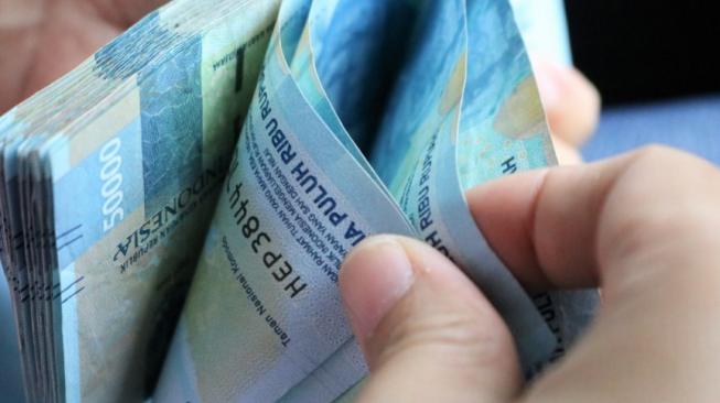 Jelang Akhir Pekan, Pergerakan Rupiah Masih Tertekan Dolar AS