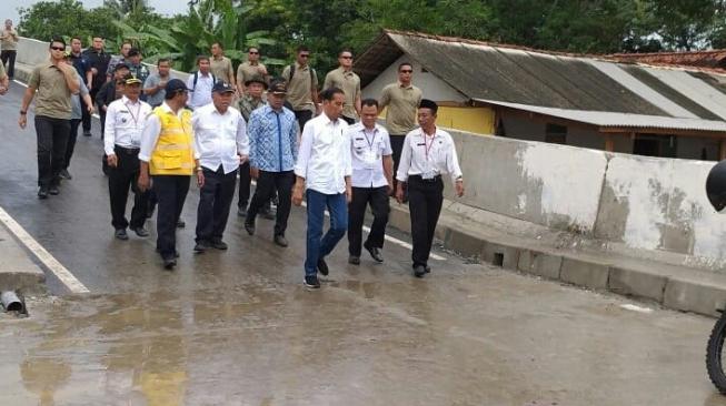 Presiden Tinjau Jembatan Jokowi di Bekasi