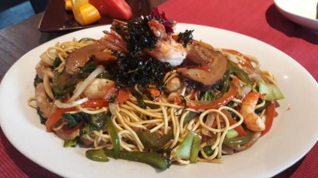 Sajian kuliner China untuk Tahun Baru Imlek di Lei Lo Restaurant. (Suara.com/Dinda Rachmawati)