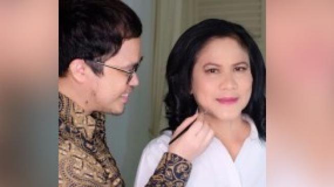 Ibu Negara Didandani Make Up Artist, Permintaannya Bikin Deg-degan