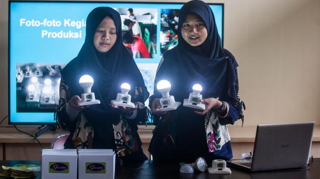 Dari Putri Guru Otomotif, Tercipta Lampu Hemat Listrik
