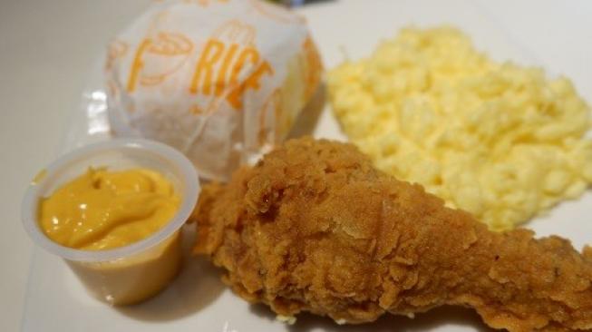 Cheese Chicken and Rice Special dari McDonald's Indonesia.