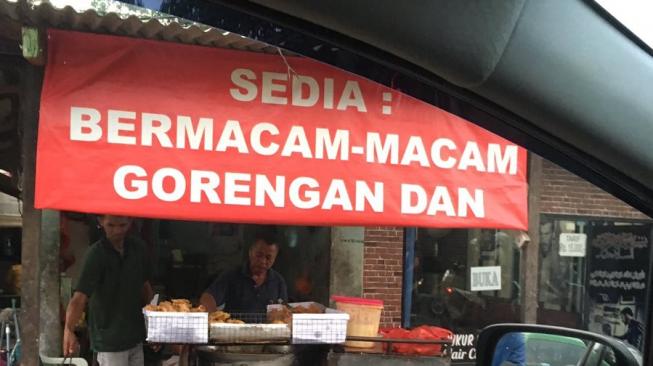 Spanduk Warteg Viral! Tulisannya Bikin Netizen Ngayal Nggak Karuan