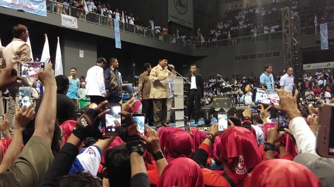 Prabowo Datang ke HUT KSPI di Sports Mall Kelapa Gading 