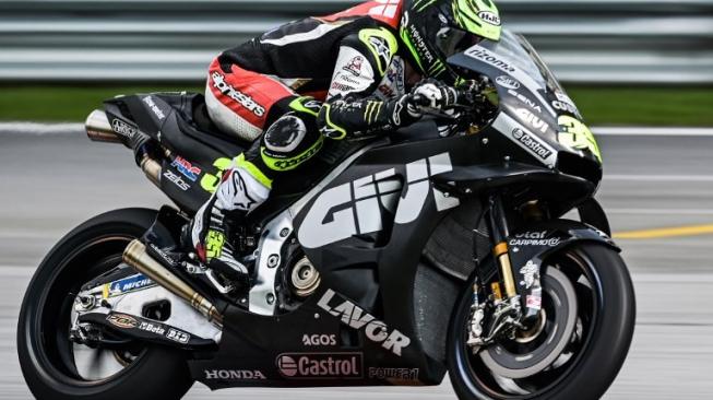 Pebalap LCR Honda, Cal Crutchlow, saat mengikuti tes pramusim MotoGP di Sirkuit Sepang, Malaysia, Rabu (6/2/2019). [AFP/Mohd Rasfan]