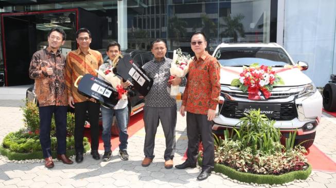 Suasana launching dealer Mitsubishi di Medan (7/2/2019) [Suara.com/manuel Jeghesta Nainggolan].