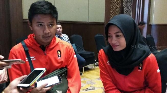 Dua atlet panahan andalan Indonesia, Riau Ega Agatha Salsabila (kiri) dan Diananda Choirunisa di Hotel Sultan, Senayan, Jakarta, Kamis (7/2/2019). [Suara.com/Arief Apriadi]