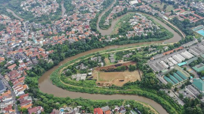 Anies Terbitkan Pergub Konsep Naturalisasi Sungai, Begini Kata Pengamat