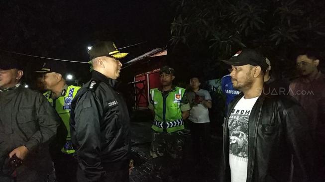 Kapolresrabes Semarang Kombes Pol Abioso Seno saat memimpin razia kendaraan bermotor malam hari. (Suara.com/Adam Iyasa)