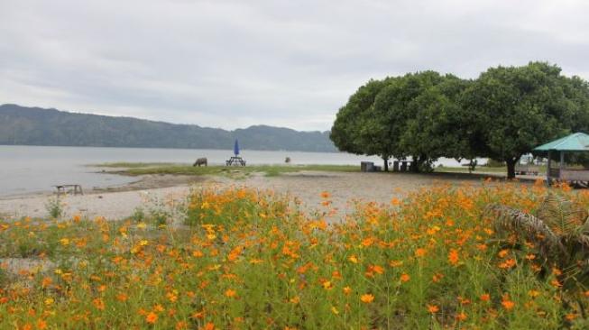 Pantai Hudo di Samosir. (Suara.com/Silfa Humairah)