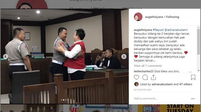 Augie Fantinus baru melalui sidang kedua kasus dugaan penyebaran hoaks yang melilitnya. [instagram/augiefwiyana]