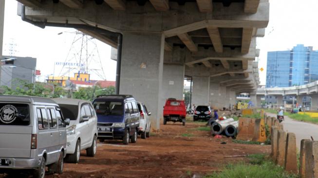 Parkir Sembarangan, Mobil Minivan Jadi Korban Vandalisme