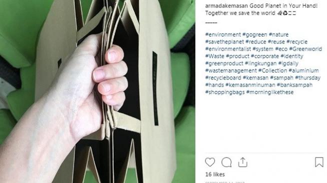 Paper bag yang ditunjukkan Armada Kemasan ini terbuat dari limbah kertas yang didaur ulang. (Foto: Instagram/@armadakemasan)