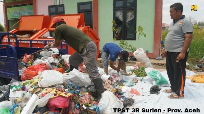 Cara Kementerian PUPR Perangi Kebiasaan Buang Sampah Sembarangan