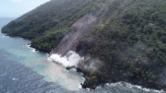 Gunung Karangetang Erupsi. (Foto: Humas BNPB)