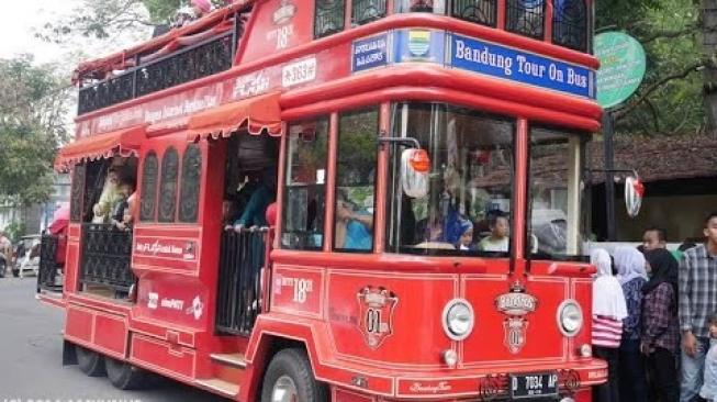 Serunya Naik Bandros Bus yang Temani Marc Marquez Jalan 