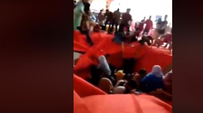 Video Sepasang Pengantin Tercebur Kali Viral di Medsos Bikin Warga Resah