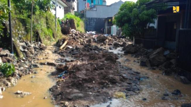 Kementerian PUPR Kirim Alat Berat Bantu Pemulihan Pascabanjir Bandung Timur