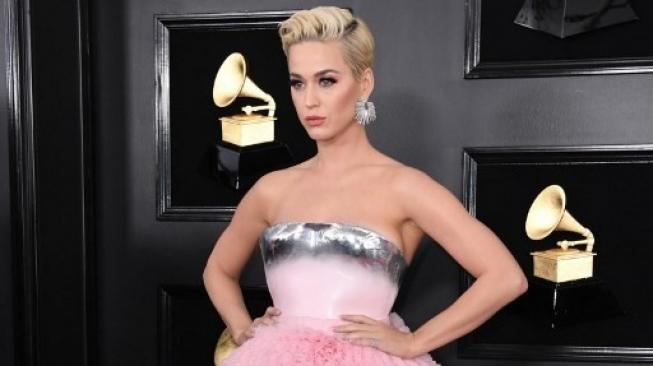 Katy Perry di red carpet Grammy Award 2019. (Foto: VALERIE MACON / AFP)