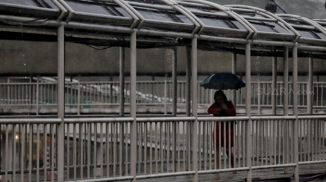 Prakiraan Cuaca Jakarta Selasa 7 Desember: Siang Sebagian Besar Wilayah DKI Hujan