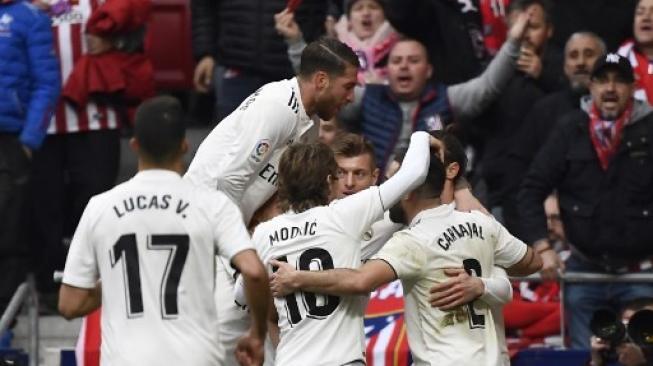 Pemain Real Madrid rayakan gol ke gawang Atletico Madrid dalam laga derby di Estadio Wanda Metropolitano, 9 Februari 2019 [AFP]
