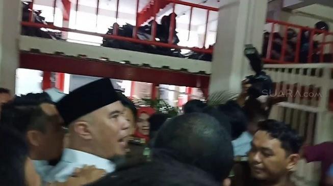 Hampir Adu Pukul, Begini Kronologi Kericuhan Usai Sidang Ahmad Dhani