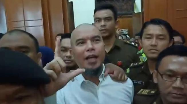 Tak Enak Badan, Ahmad Dhani Ingin Dekat Terus dengan Mulan Jameela