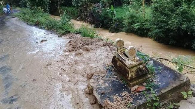 Diguyur Hujan Seharian, Bencana Longsor Landa Magelang