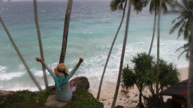 Pantai Sumur Tiga di Pulau Sabang, Aceh. (Suara.com/Silfa Humairah)