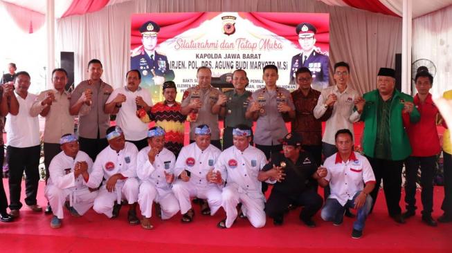 Kapolda Jabar hadiri acara Deklarasi Pemilu Damai 2019 di Pantai Pangandaran. (Polda Jabar)