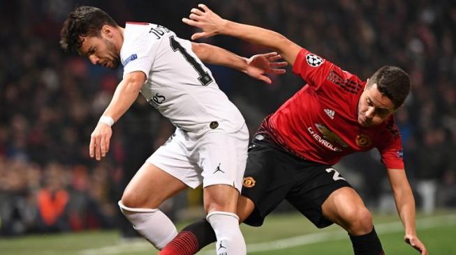 Man United Tak Berdaya Lawan PSG, Ander Herrera Soroti Kepemimpinan Wasit