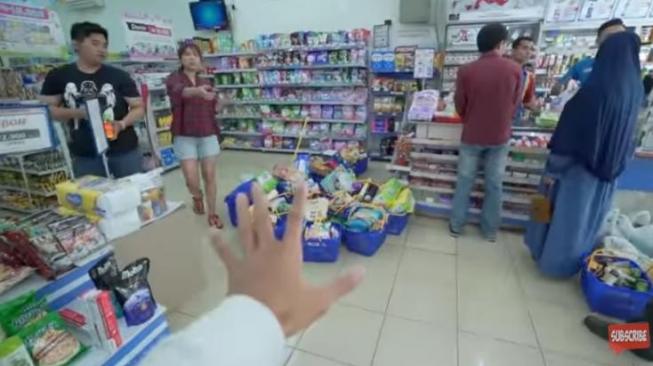 Edho Zell Beli Semua Produk di Indomaret Habis Segini