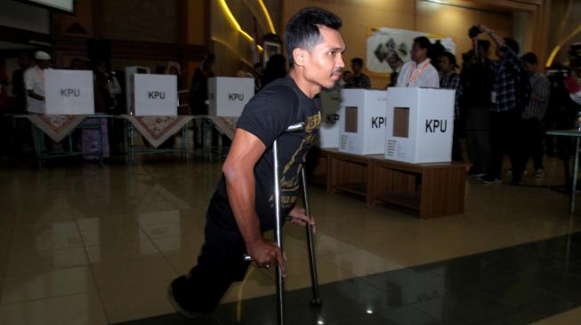 Sejumlah penyandang disabilitas mengikuti simulasi pemilihan umum 2019 di Gedung Kementerian Sosial RI, Salemba, Jakarta Pusat, Kamis (14/2). [Suara.com/Fakhri Hermansyah]
