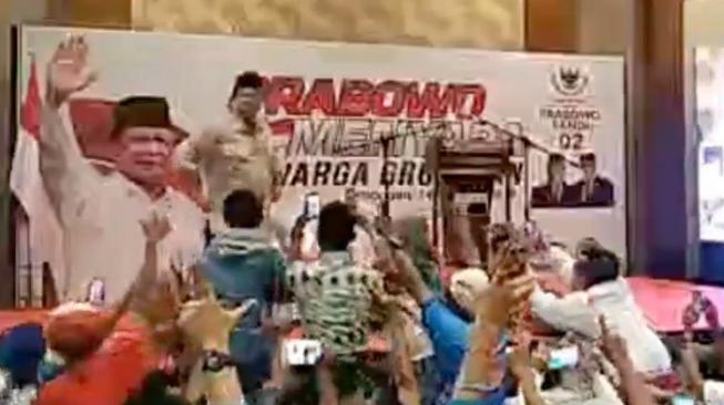 Sindir Wartawan Tunggu Dirinya Salah Ngomong, Prabowo Joget-joget