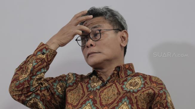 Staf Khusus Presiden Johan Budi saat berkunjung ke kantor redaksi Suara.com. [Suara.com/Oke Atmaja]